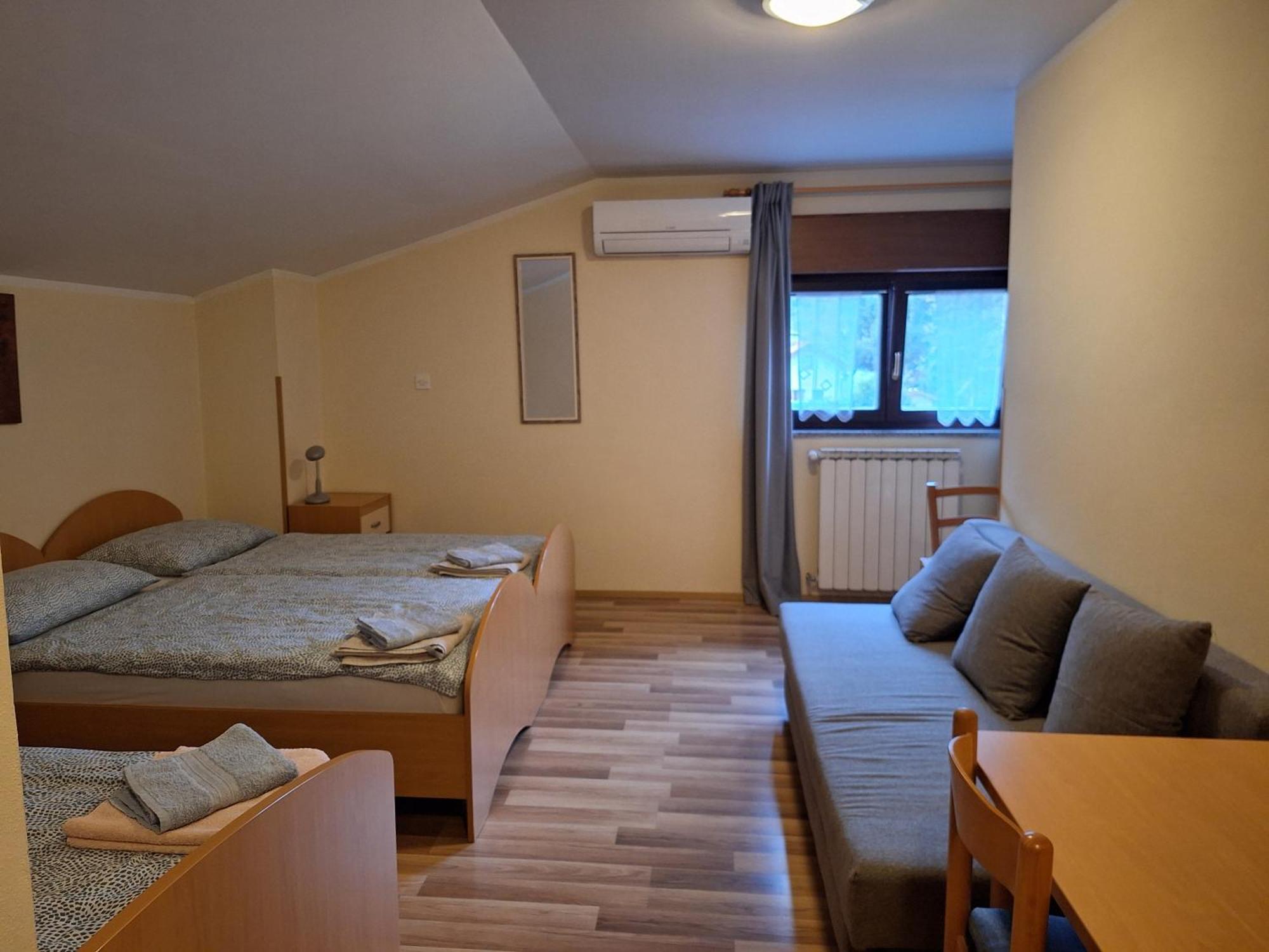 Rooms Pri Lovrizu 코바리드 외부 사진
